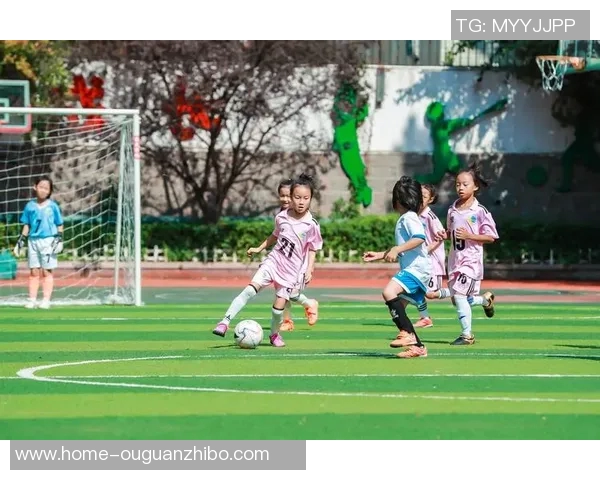 足球中学生的梦想与奋斗:在绿茵场上追逐青春的激情与荣耀 足球中学生的梦想与奋斗:在绿茵场上追逐青春的激情与荣耀